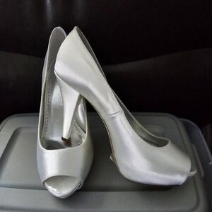 NWOT Michaelangelo BRIDAL SHOES